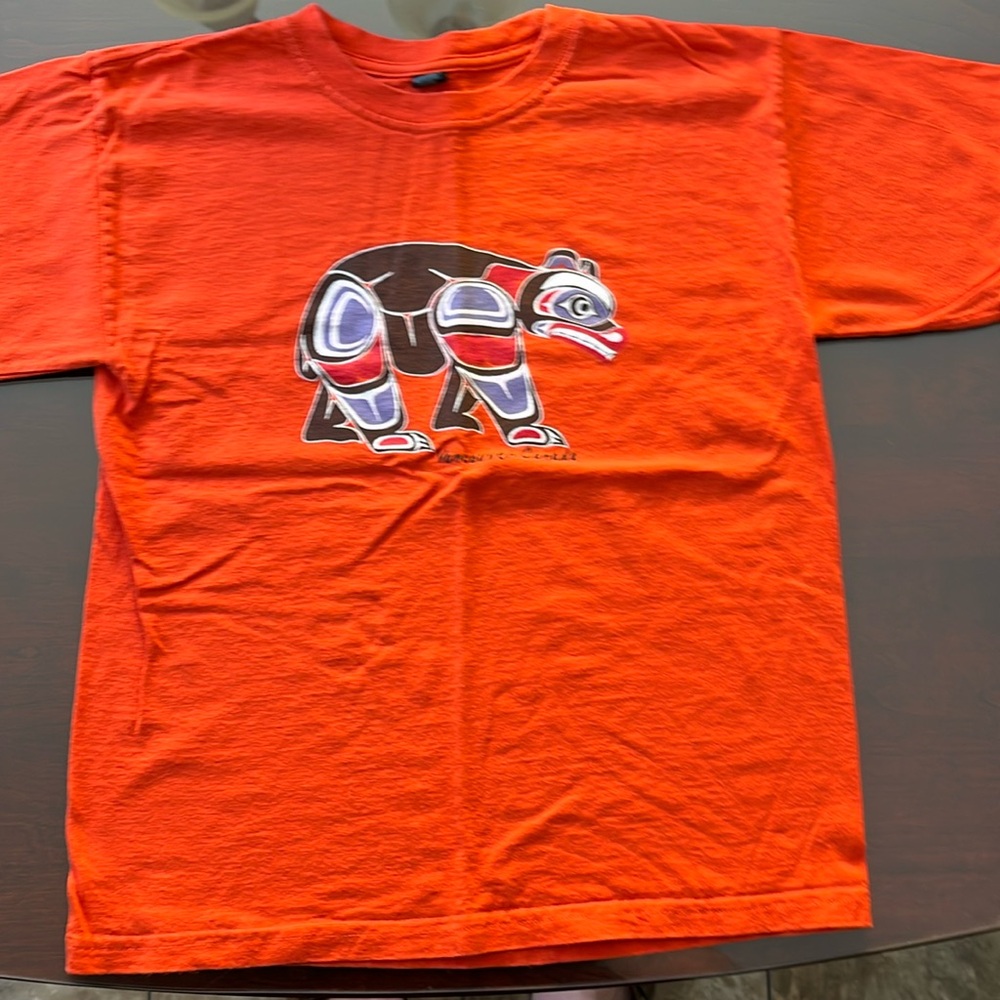 Bear Tshirt from Vancouver in nice condition size 10-12 medium boys